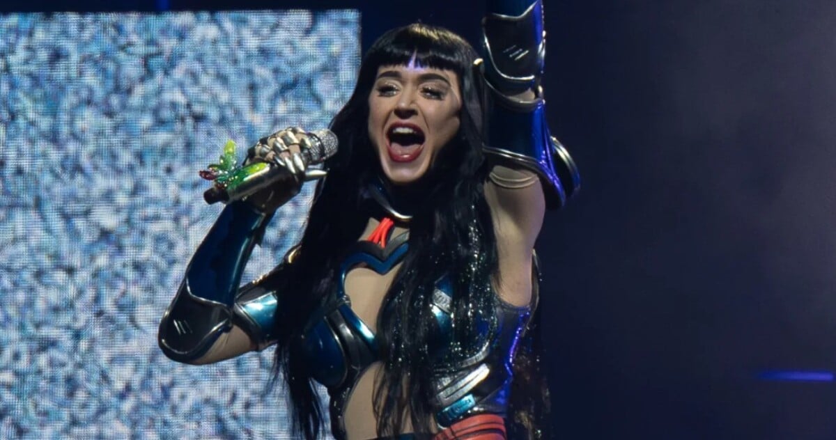 Katy Perry Rejects Fan Proposal Onstage